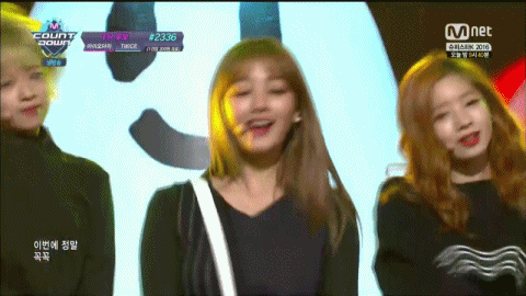 [twice] 오늘자 트와이스 리더 갓지효 움짤.gif | 인스티즈