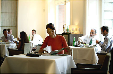 동양 vs 서양 혼자밥먹는거 차이점.jpg | 인스티즈