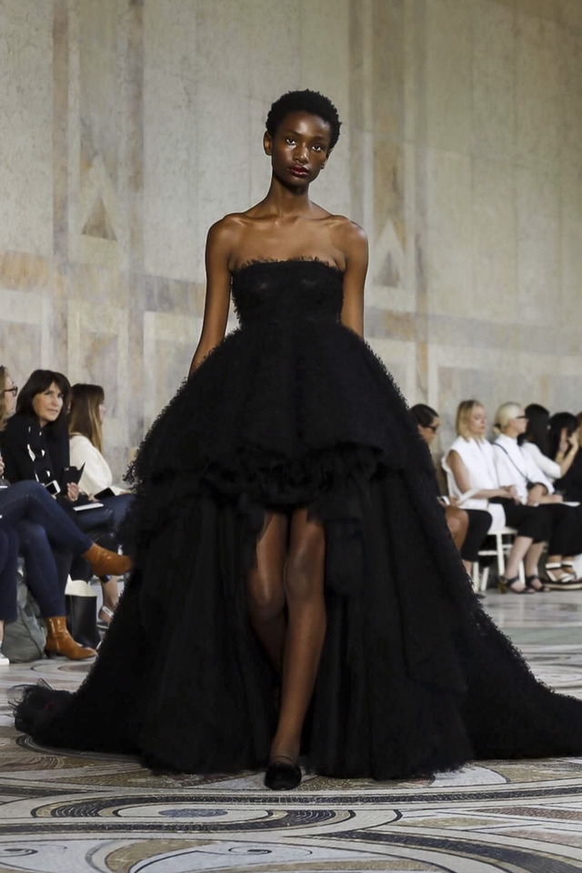 2018 S/S Giambattista Valli 오뜨꾸뛰르 컬렉션 | 인스티즈