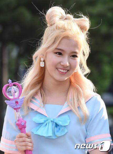 오늘자 정연 사나 | 인스티즈
