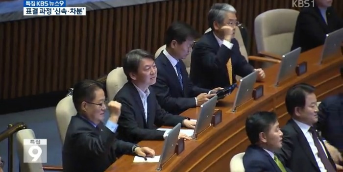 박근혜 탄핵안 가결되었을때 박지원 | 인스티즈