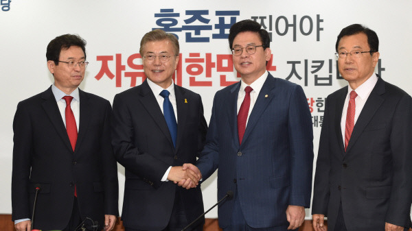 오늘자 문재인 대통령 사진들 .jpg | 인스티즈