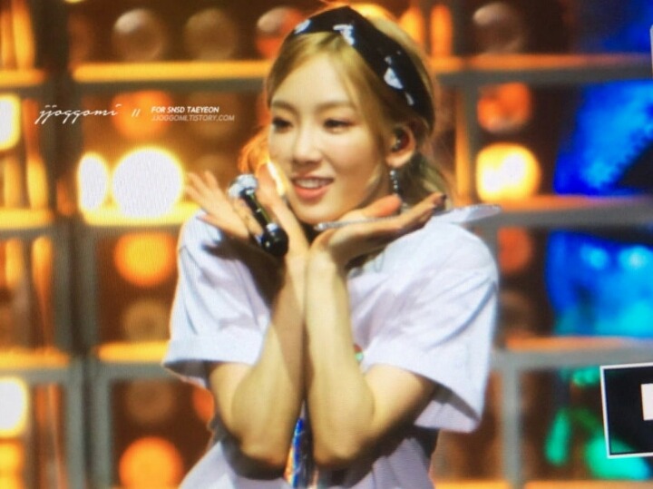 오늘자 부산콘서트에서 맘먹고 애교 보여준 태연.jpg | 인스티즈