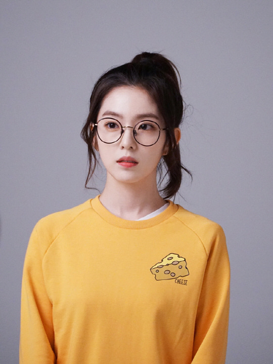 안경 쓴 여신.gif | 인스티즈