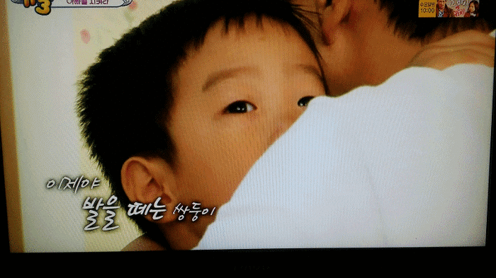 아빠를 위해 인형인척 하는 서언 서준이 | 인스티즈