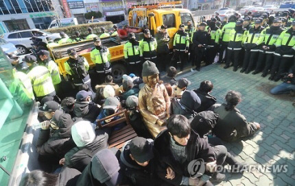 부산 동구의 소녀상 철거를 보면서 일본은 무슨 생각을 할까.jpg | 인스티즈