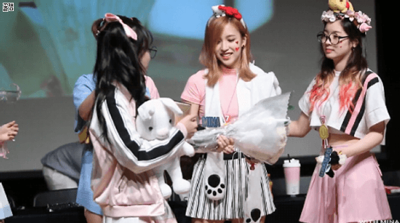 맏내 괴롭히는 정연.gif | 인스티즈