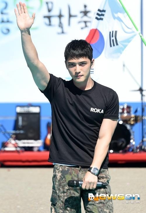 한류스타 김재중의 위엄 (1억짜리 시계) | 인스티즈