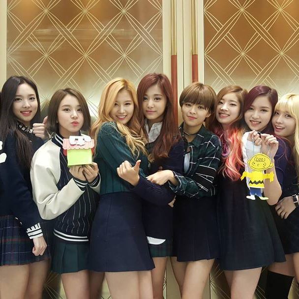 [트와이스] 1주년 기념 멤버 단체 짤 모음.jpg | 인스티즈