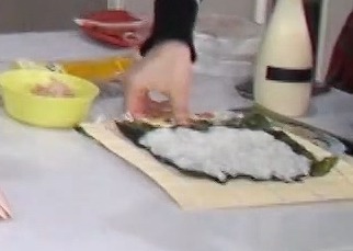 김밥만드는 쯔위 | 인스티즈