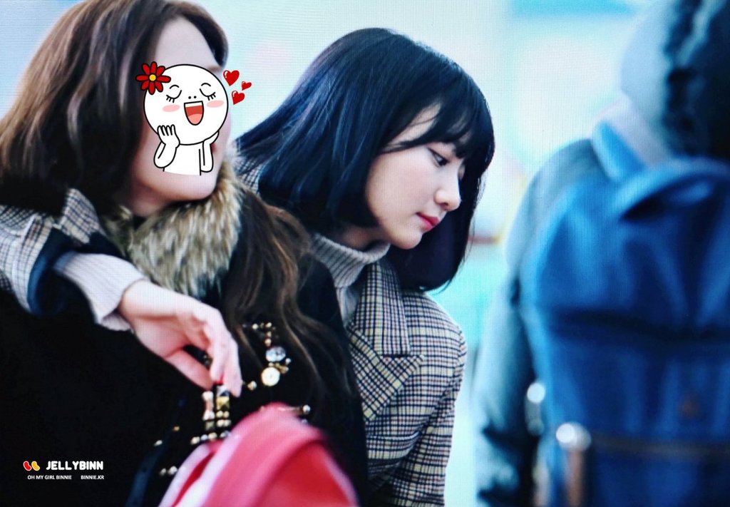 오늘자 오마이걸 인천공항 일본 출국 사진.JPG | 인스티즈