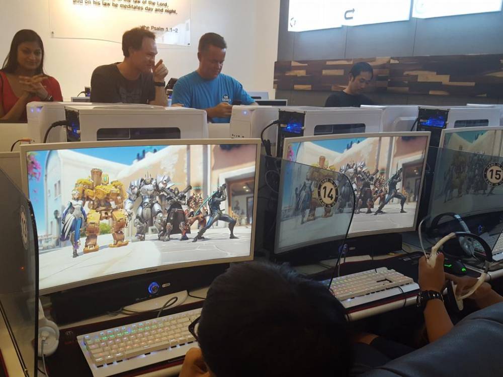 PC방에 방문한 블리자드 직원들 | 인스티즈