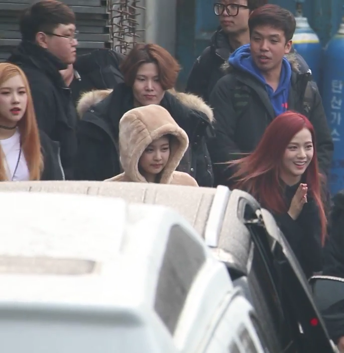 블랙핑크 퇴근길.gif | 인스티즈