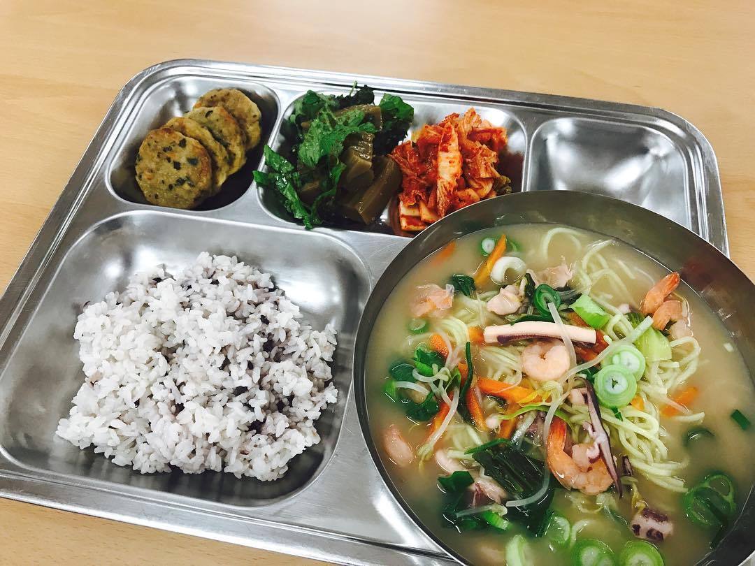 어느 고등학교 급식.jpg | 인스티즈