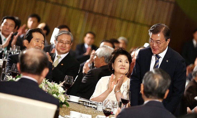 어머니 문재인 지지율 폭망이죠? | 인스티즈