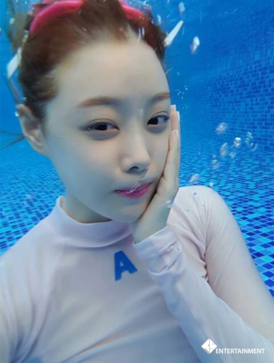 보라카이로 여름휴가 다녀온 손나은.jpg | 인스티즈