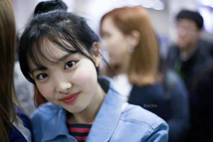 똥머리 이미지
