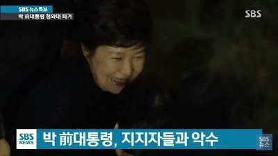 웃는 얼굴에 침 못뱉는다 | 인스티즈