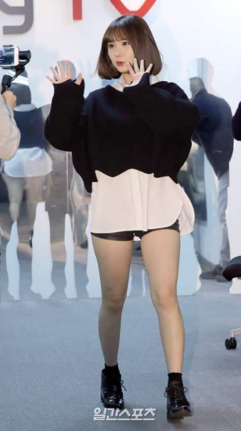 어제자 여자친구 (쉬는 동안 5kg 쪘다고 함) | 인스티즈