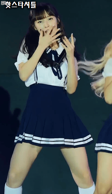 얼굴은 애기애기한데 몸매는 또 느낌이 다른 오마이걸 아린.GIF | 인스티즈