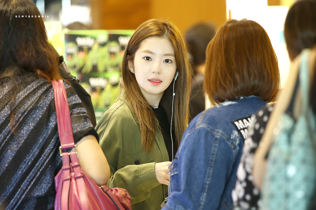 [레드벨벳] 공항 면세점 장보는 아이린.jpg | 인스티즈