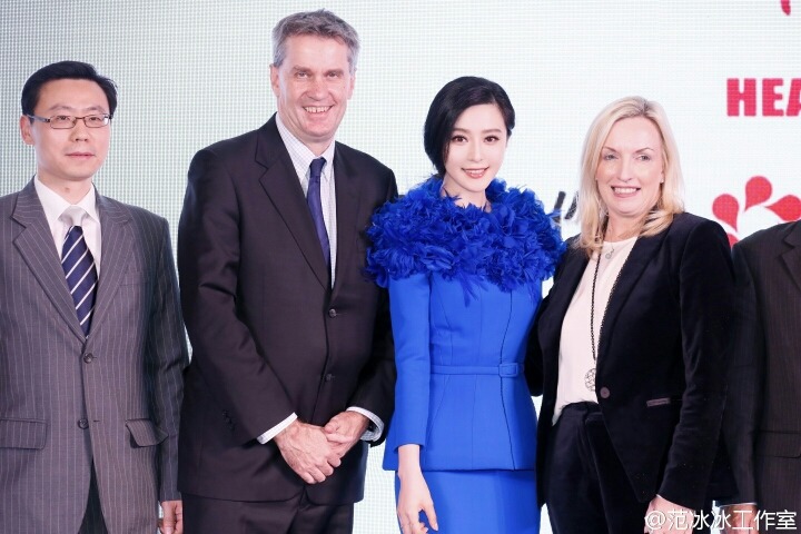신기한 드레스를 많이입고다니는 판빙빙 | 인스티즈