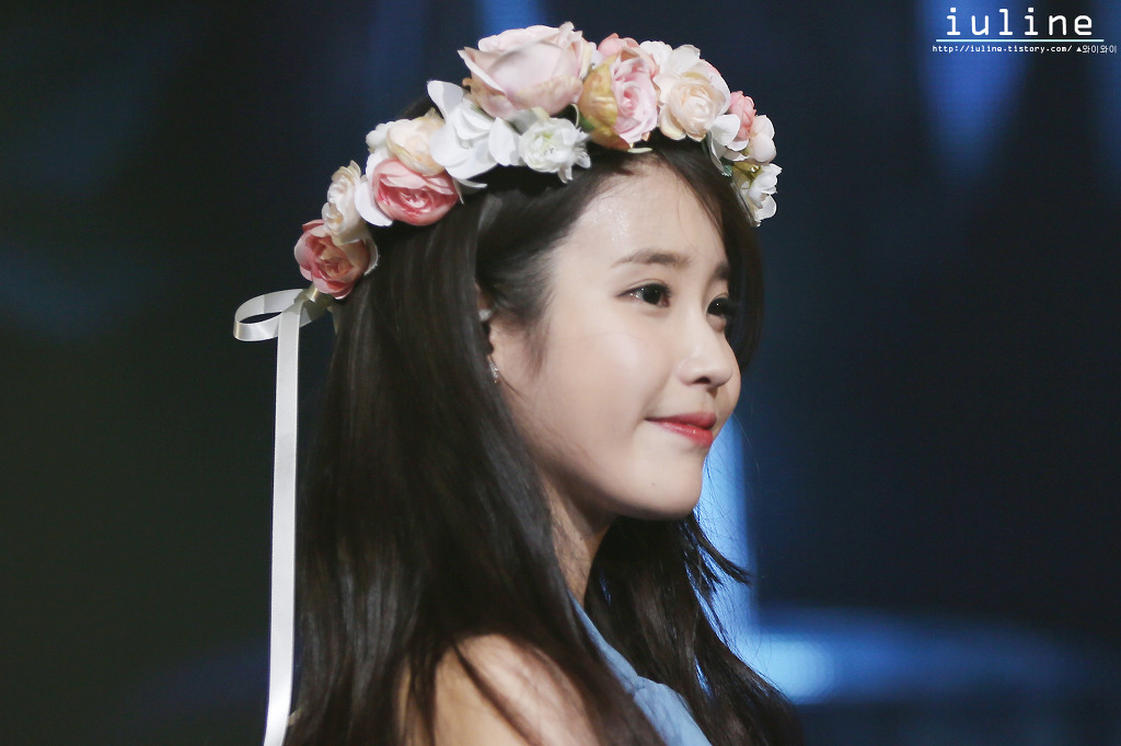 [15.11.22] 아이유 쳇셔 서울콘서트 둘째날 포토타임.jpgif | 인스티즈