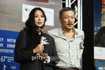 오늘자 베를린영화제 여우주연상 수상 김민희ㄷㄷㄷ | 인스티즈