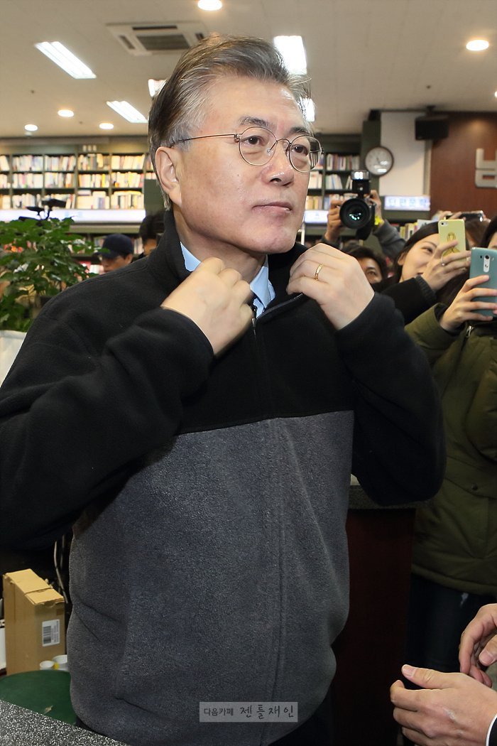 남포문고에서 한시간동안 465권 팔고간 일일점원 문재인.jpg | 인스티즈