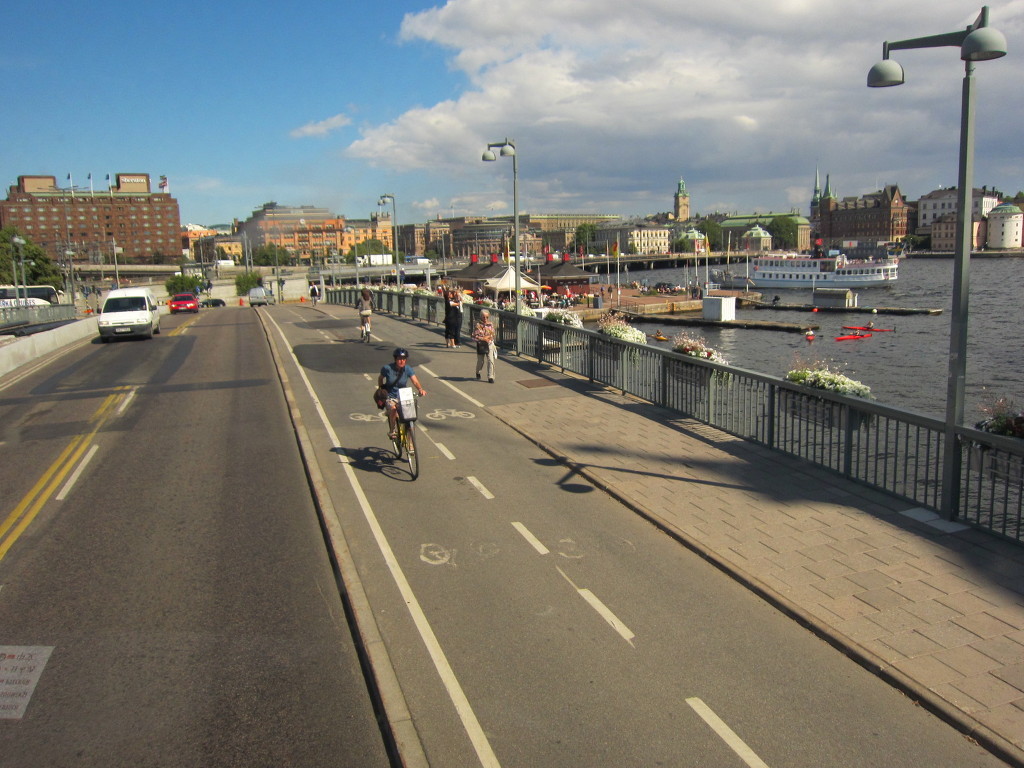 유럽의 자전거 도로와 한국의 자전거 도로의 현실.jpg | 인스티즈