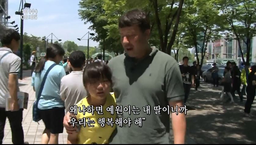 만화책을 찢긴 딸을 서울코믹월드에 데려간 아빠 마크씨.JPG | 인스티즈