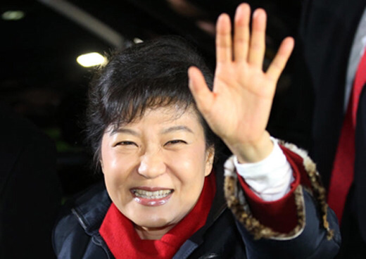 박ㄹ혜 주먹으로 서 눈물짜게 만들기 vs 뿅망치로 얄밉게 뿅뿅 때리기 | 인스티즈