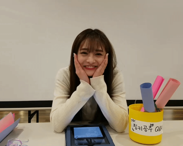 윙크하라니깐 얼굴 꾸기고 있는 주결경 ㅋㅋ | 인스티즈