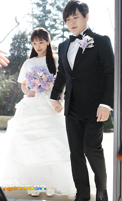 오늘자 결혼하는 아이돌 부부 | 인스티즈