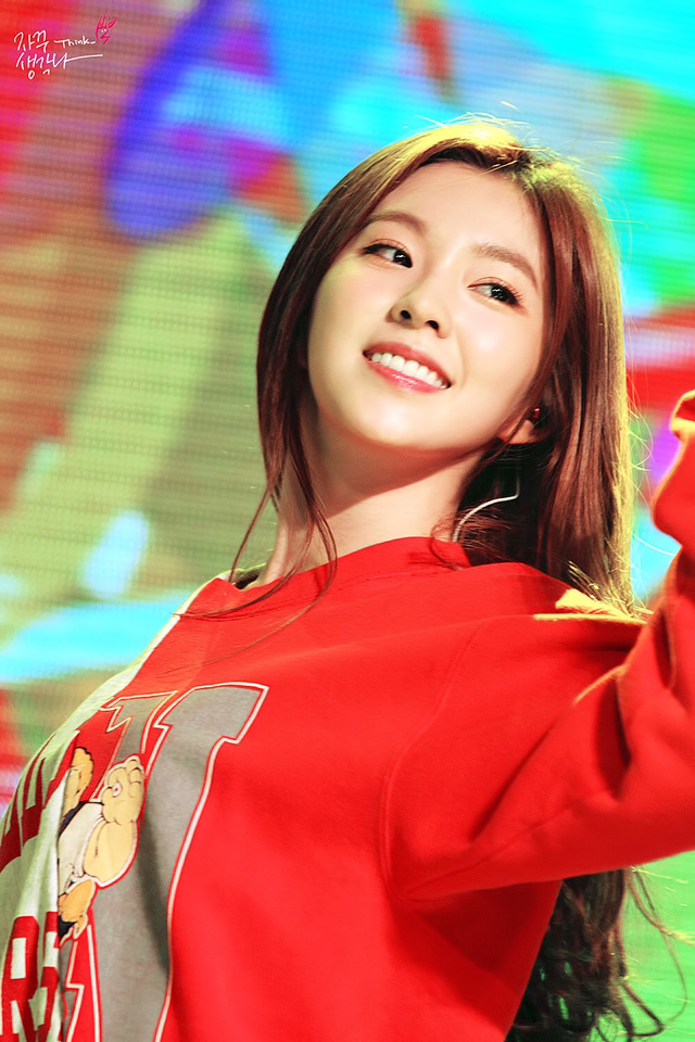 밝게 웃는 모습이 아름다운 아이린 | 인스티즈