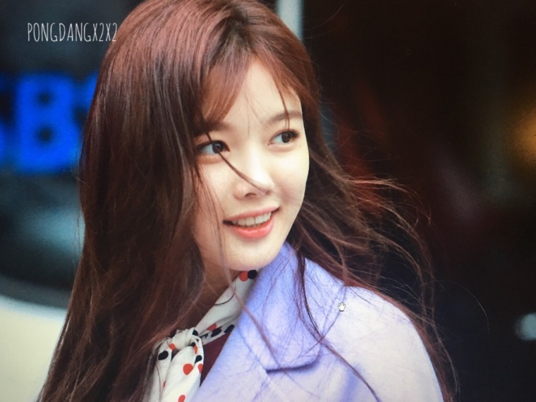전날 사랑니 빼서 얼굴 부은 김유정 .JPG | 인스티즈