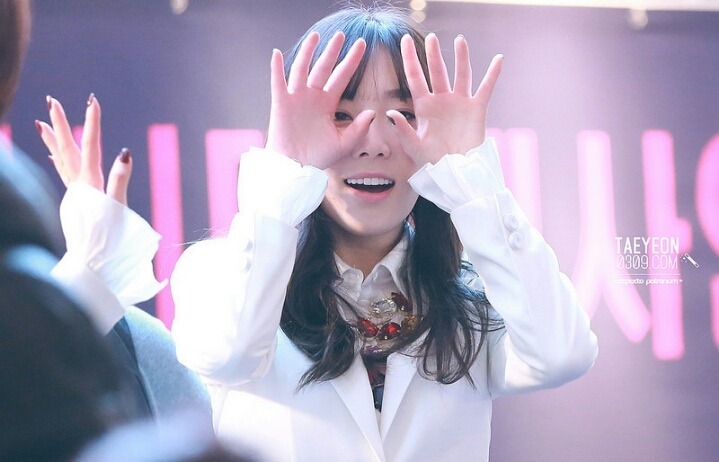 자기 찍덕알아보는 태연.jpgif | 인스티즈