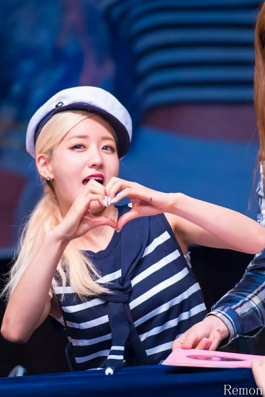 월요일이라 짜증나서 에이핑크 윤보미.jpgif | 인스티즈