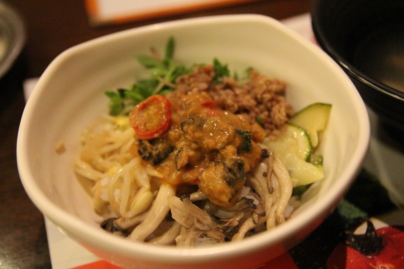 [된장비빔밥] 고추장이 아닌 된장을 넣고 비벼먹는 된장비빔밥 | 인스티즈