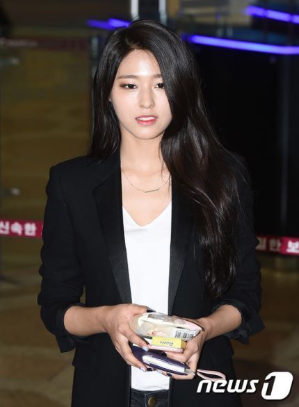 오늘자 일본가는 설현 공항..jpg | 인스티즈