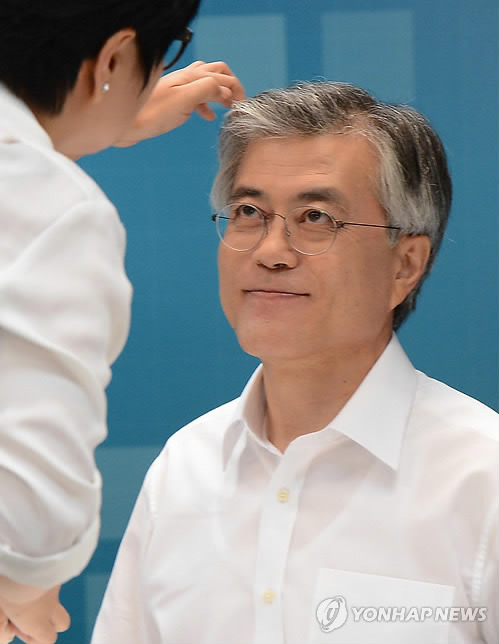 나이 들면서 얼굴의 느낌이 바뀌는듯한 문재인.jpg | 인스티즈