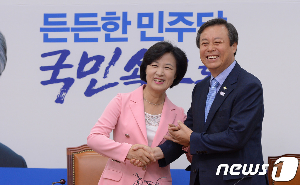 오늘자 프로팔짱러 추미애ㅋㅋㅋㅋㅋ.jpg | 인스티즈