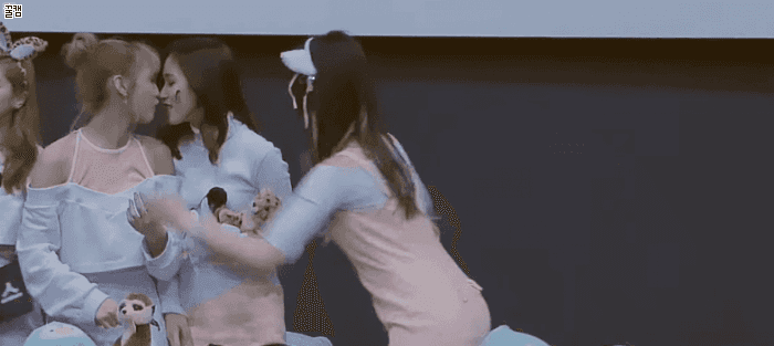 장난꾸러기 사나.gif | 인스티즈