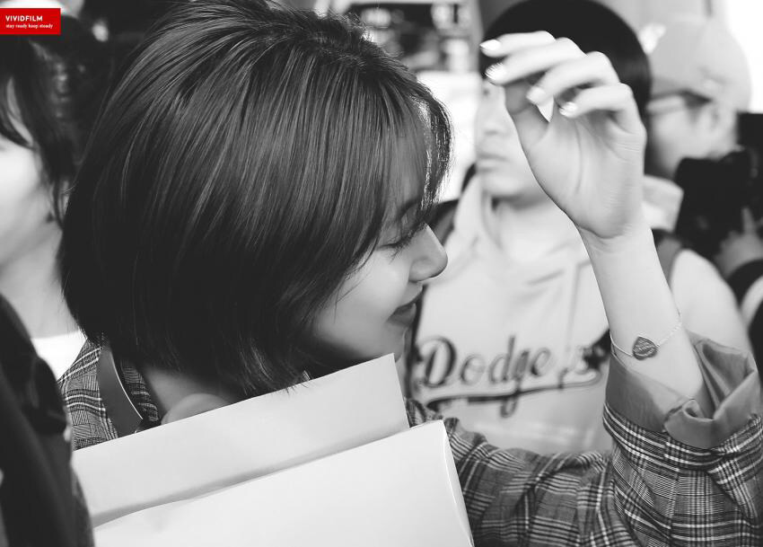 싱가폴 콘서트마치고 170430 입국한 트와이스 채영+미나 | 인스티즈