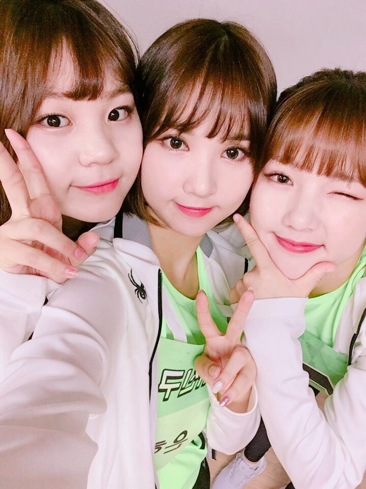 오늘자 여자친구 공식 트위터 아육대 기념컷 | 인스티즈