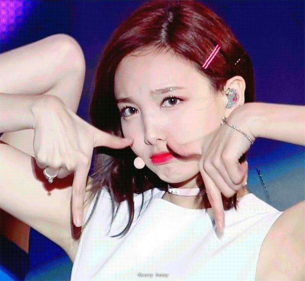 [twice] 오늘자 트와이스 엠넷 TT무대 멤버별 움짤들.gif | 인스티즈