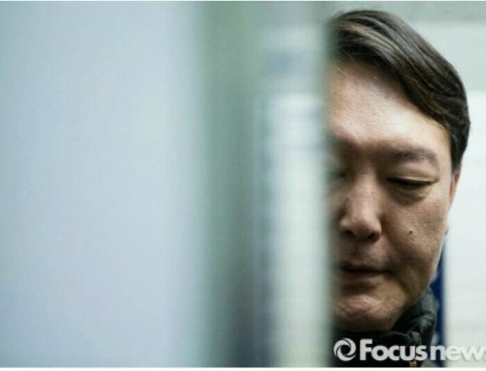 우병우를 전담 마크하는 특검 검사.jpg | 인스티즈