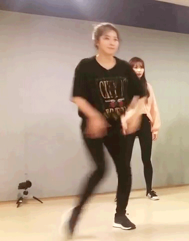 코믹한 춤도 느낌있게 소화하는 슬기.gif | 인스티즈