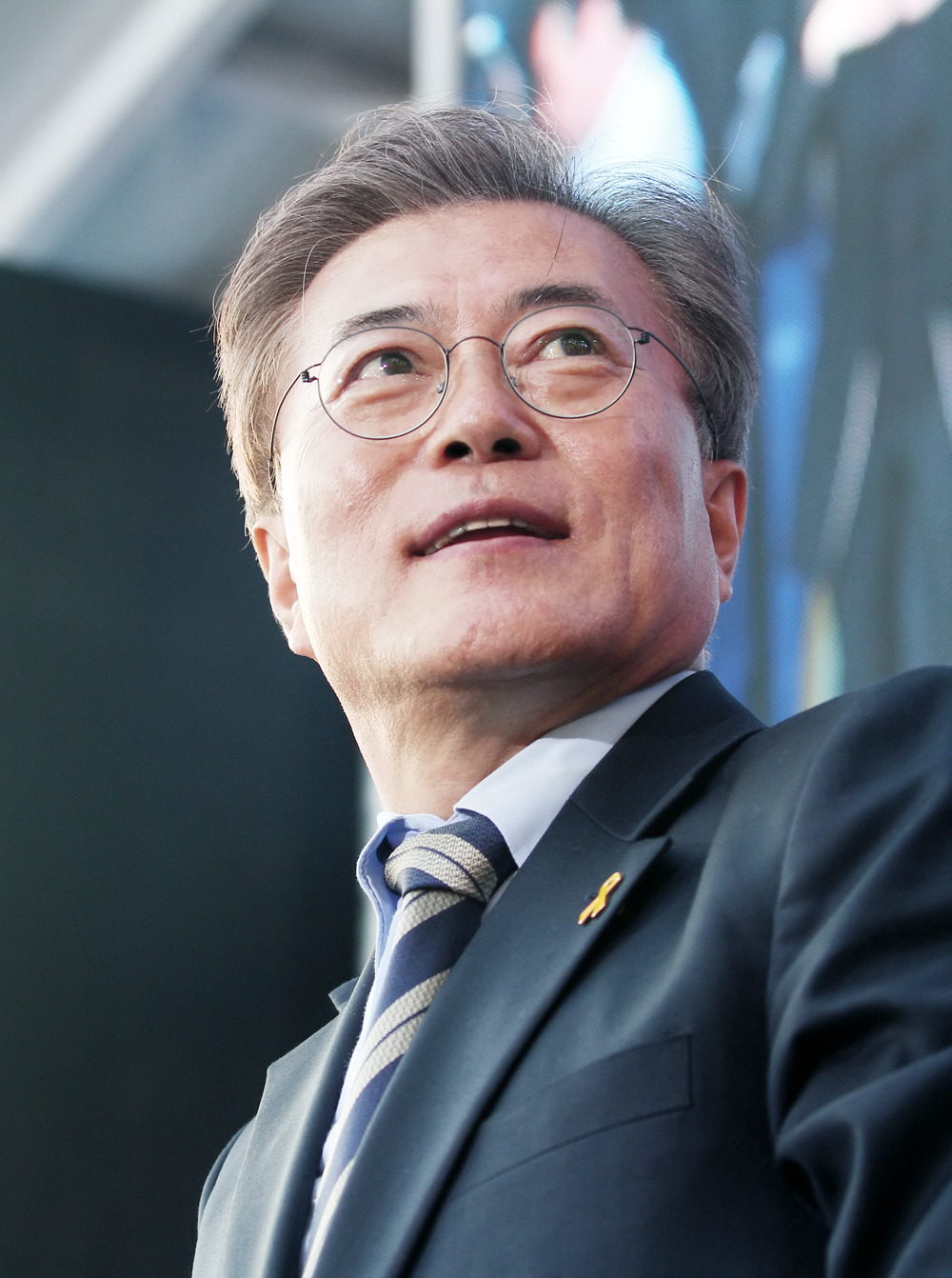 [문재인] 신촌에서 찍은 잘생긴 이니라오 | 인스티즈