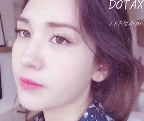 굳이 옆에와서 울고있음.JPG | 인스티즈